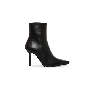 Steve Madden Iyanna Boots - Black, Size 9. BRAND NEW NEVER WORN!